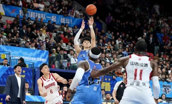 宋翔:曾凡博对宁波时腰部被撞旧伤复发,归期未定