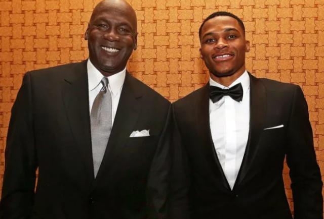 咪咕在线观看-黄蜂或尝试交易韦少 湖人可能用延伸条款将其裁撤